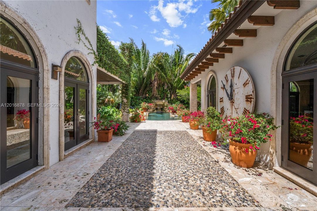 For Sale: $8,395,000 (6 beds, 6 baths, 6045 Square Feet)