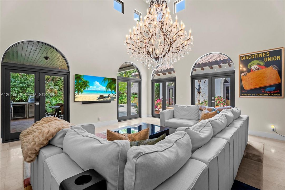 For Sale: $8,395,000 (6 beds, 6 baths, 6045 Square Feet)