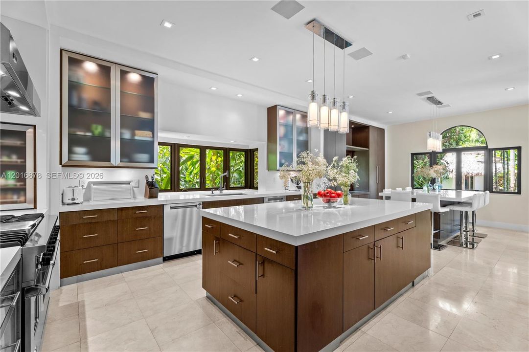 For Sale: $8,395,000 (6 beds, 6 baths, 6045 Square Feet)