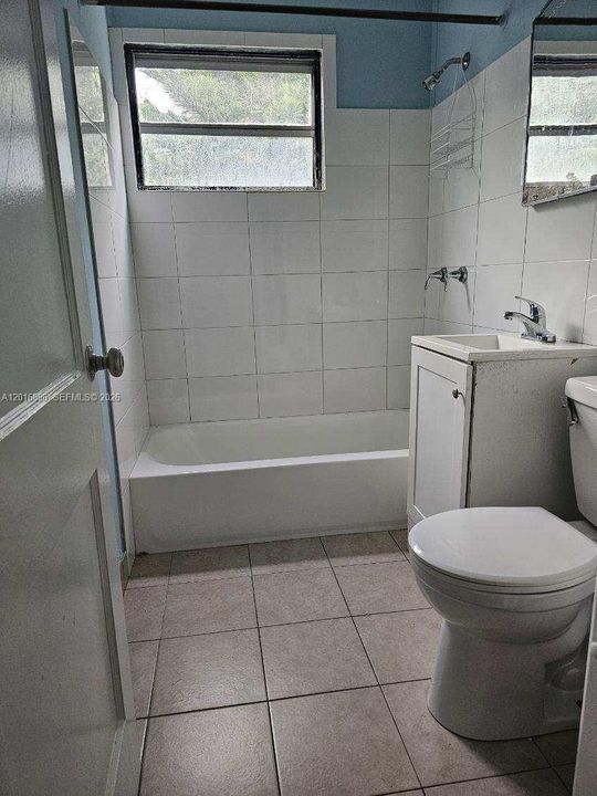 For Rent: $2,700 (3 beds, 1 baths, 926 Square Feet)