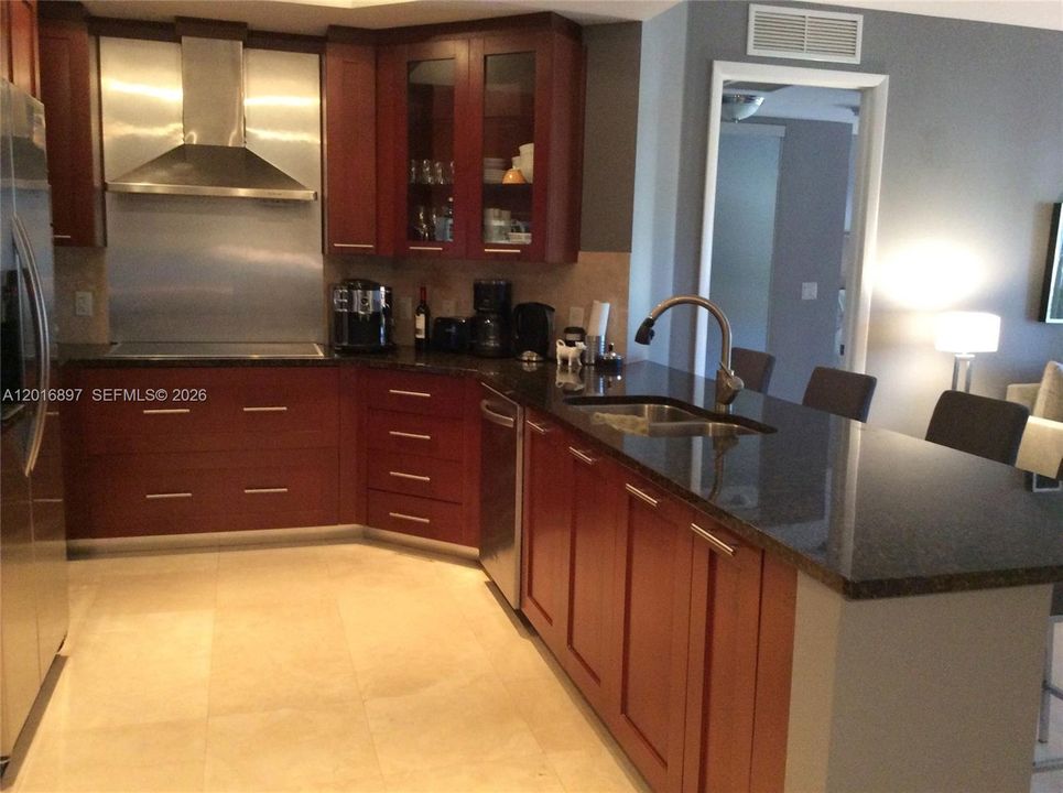 Activo con contrato: $4,400 (2 camas, 2 baños, 1510 Pies cuadrados)