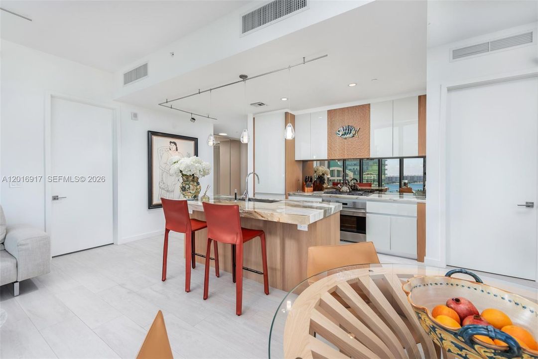 For Rent: $12,000 (2 beds, 2 baths, 1184 Square Feet)
