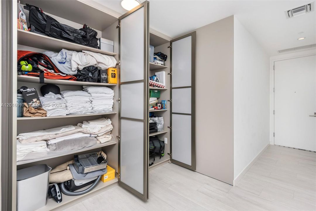 For Rent: $12,000 (2 beds, 2 baths, 1184 Square Feet)