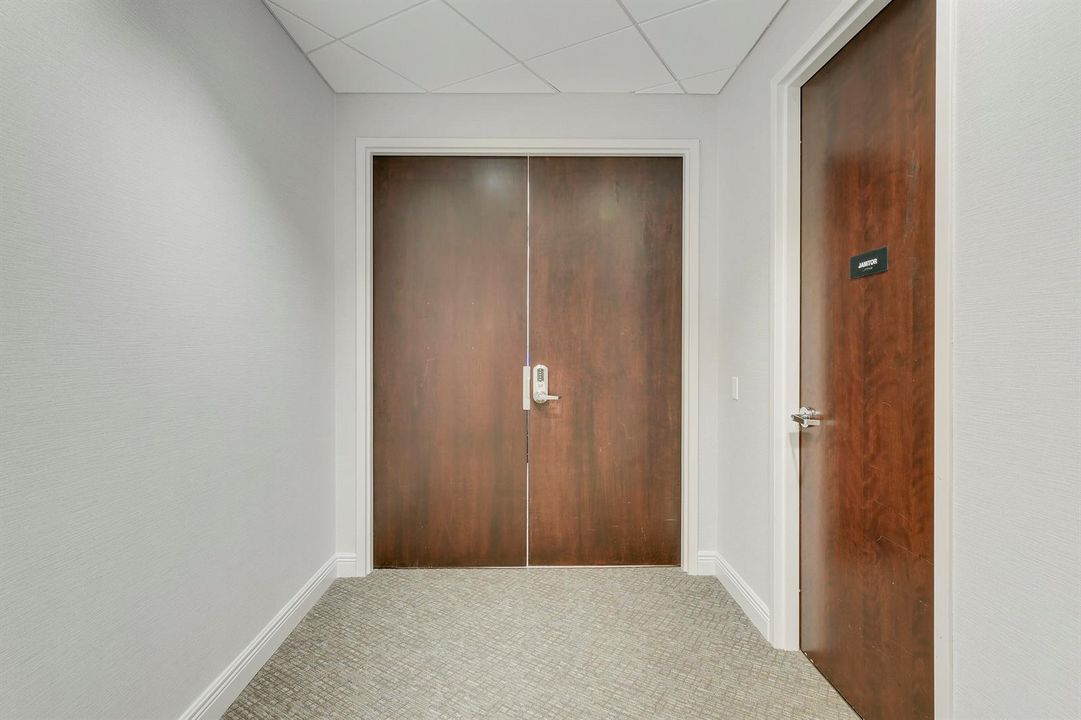 2nd Floor Private Entrance