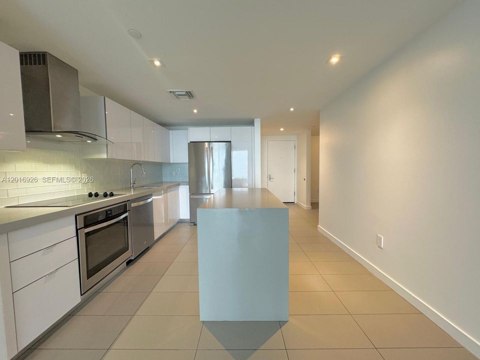 For Sale: $478,000 (1 beds, 1 baths, 857 Square Feet)