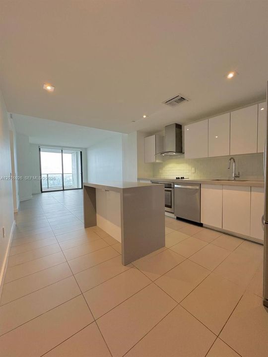 For Sale: $478,000 (1 beds, 1 baths, 857 Square Feet)