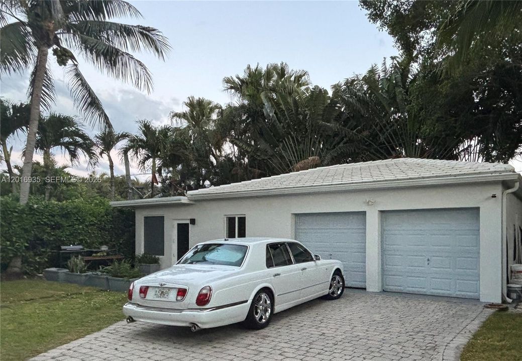 For Rent: $8,500 (4 beds, 3 baths, 2701 Square Feet)