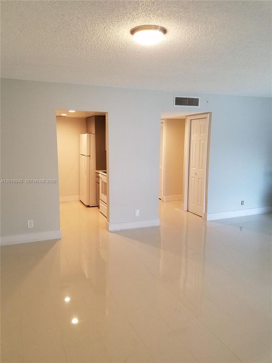 For Rent: $1,950 (1 beds, 1 baths, 744 Square Feet)