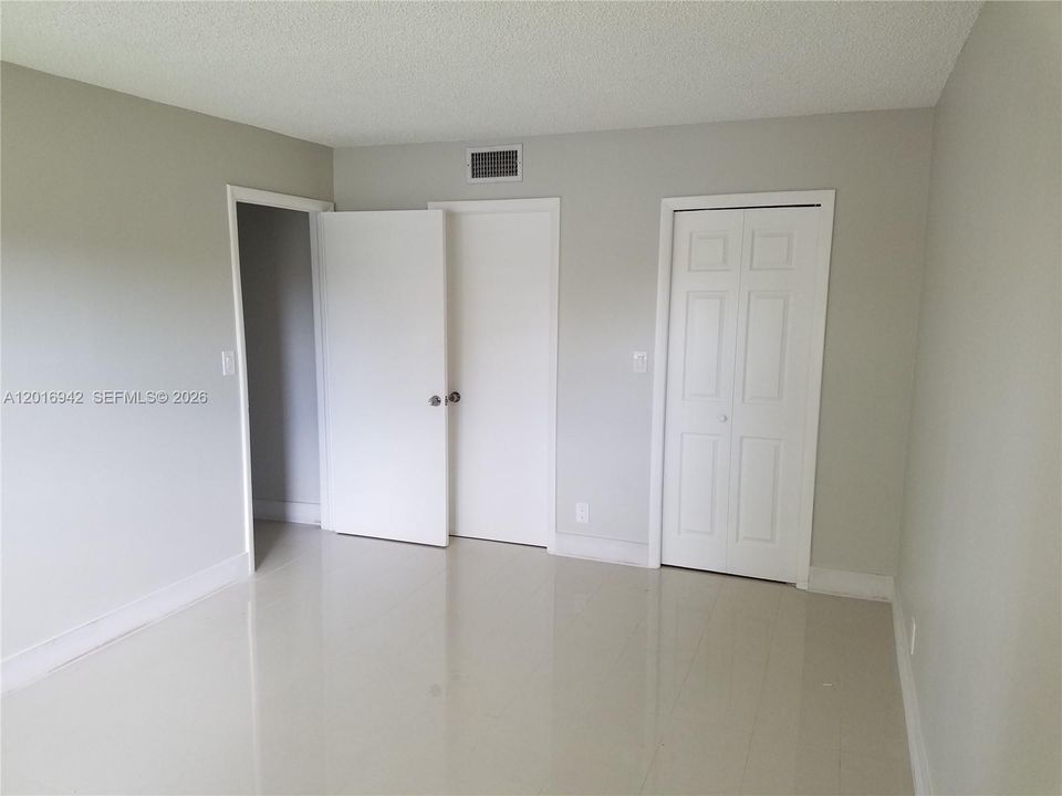 For Rent: $1,950 (1 beds, 1 baths, 744 Square Feet)