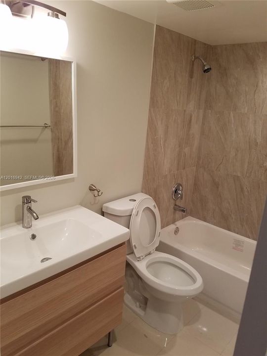 For Rent: $1,950 (1 beds, 1 baths, 744 Square Feet)
