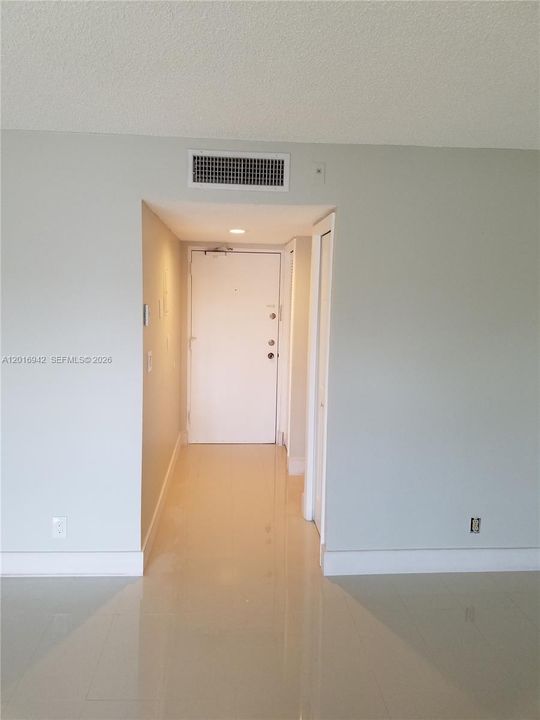For Rent: $1,950 (1 beds, 1 baths, 744 Square Feet)