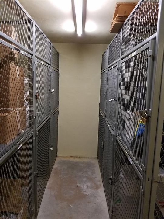 For Rent: $1,950 (1 beds, 1 baths, 744 Square Feet)