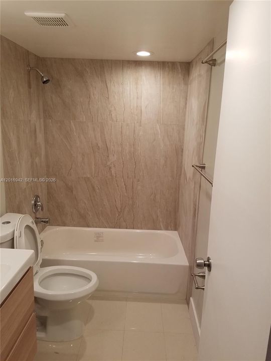 For Rent: $1,950 (1 beds, 1 baths, 744 Square Feet)