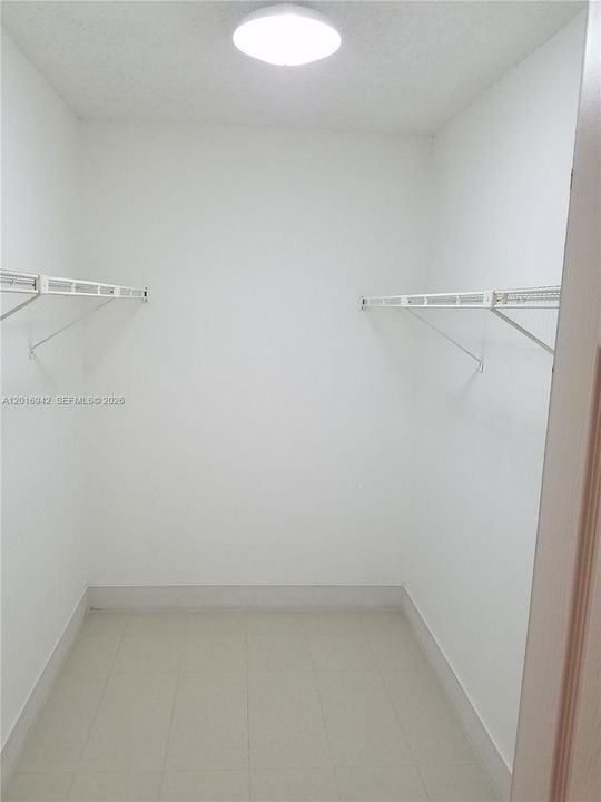 For Rent: $1,950 (1 beds, 1 baths, 744 Square Feet)