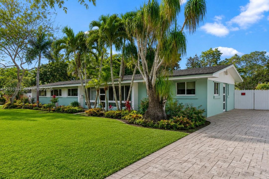 For Sale: $899,900 (3 beds, 2 baths, 2028 Square Feet)