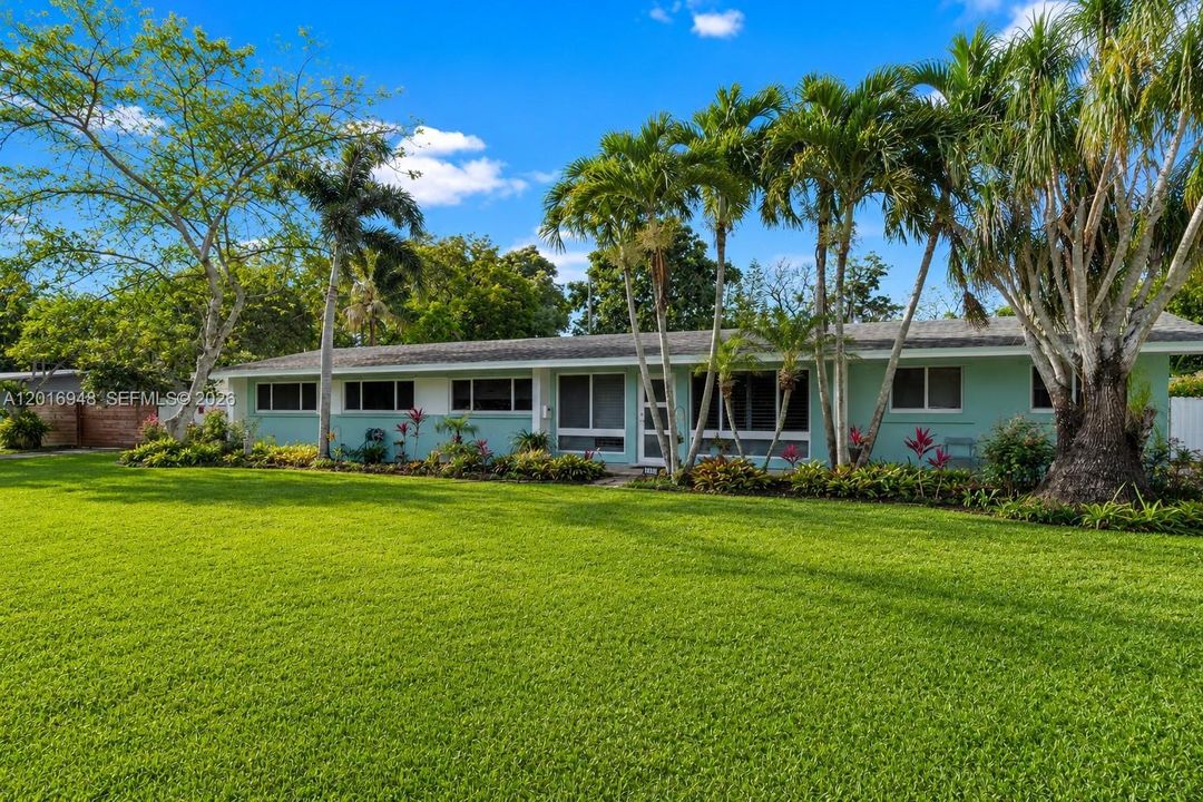 For Sale: $899,900 (3 beds, 2 baths, 2028 Square Feet)