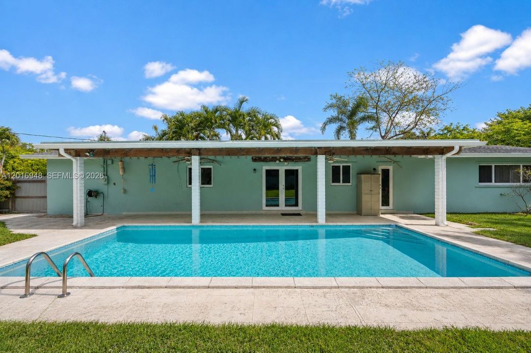 For Sale: $899,900 (3 beds, 2 baths, 2028 Square Feet)