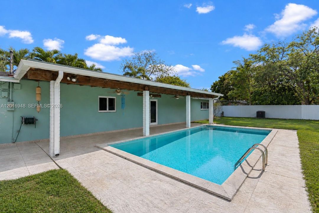 For Sale: $899,900 (3 beds, 2 baths, 2028 Square Feet)