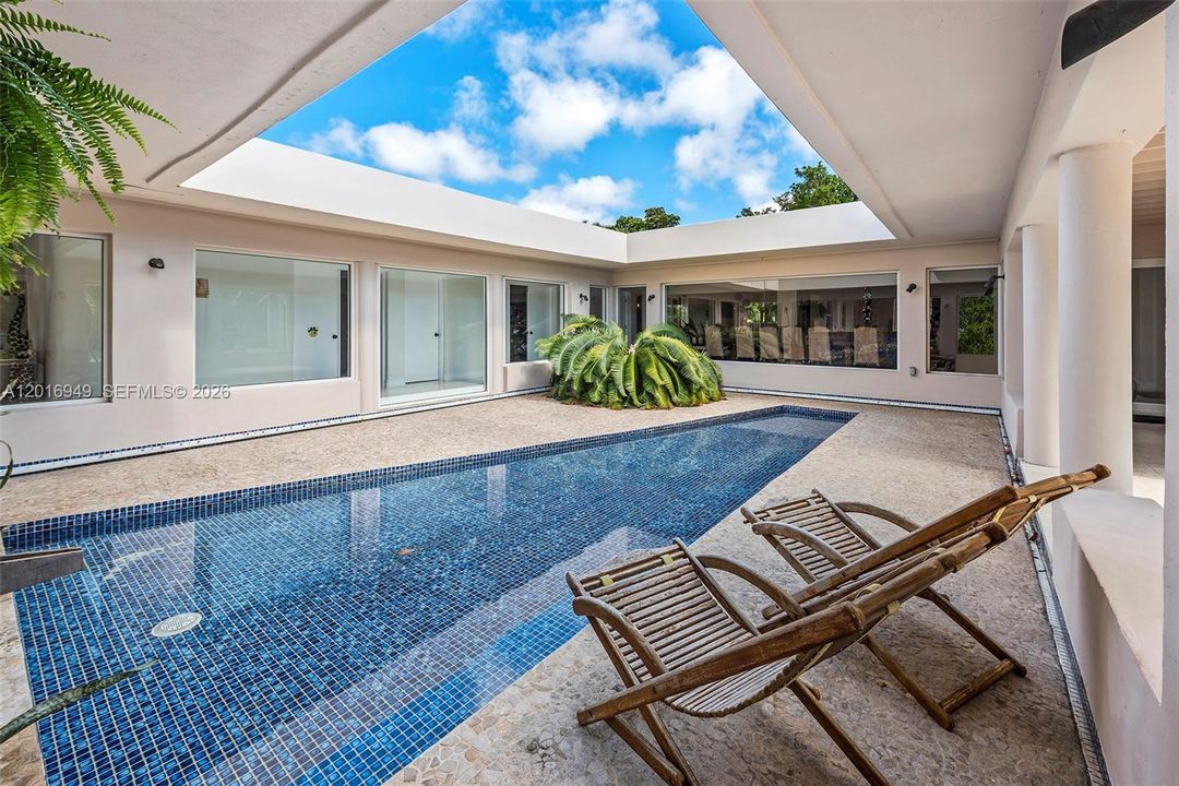 For Sale: $3,475,000 (6 beds, 6 baths, 4553 Square Feet)