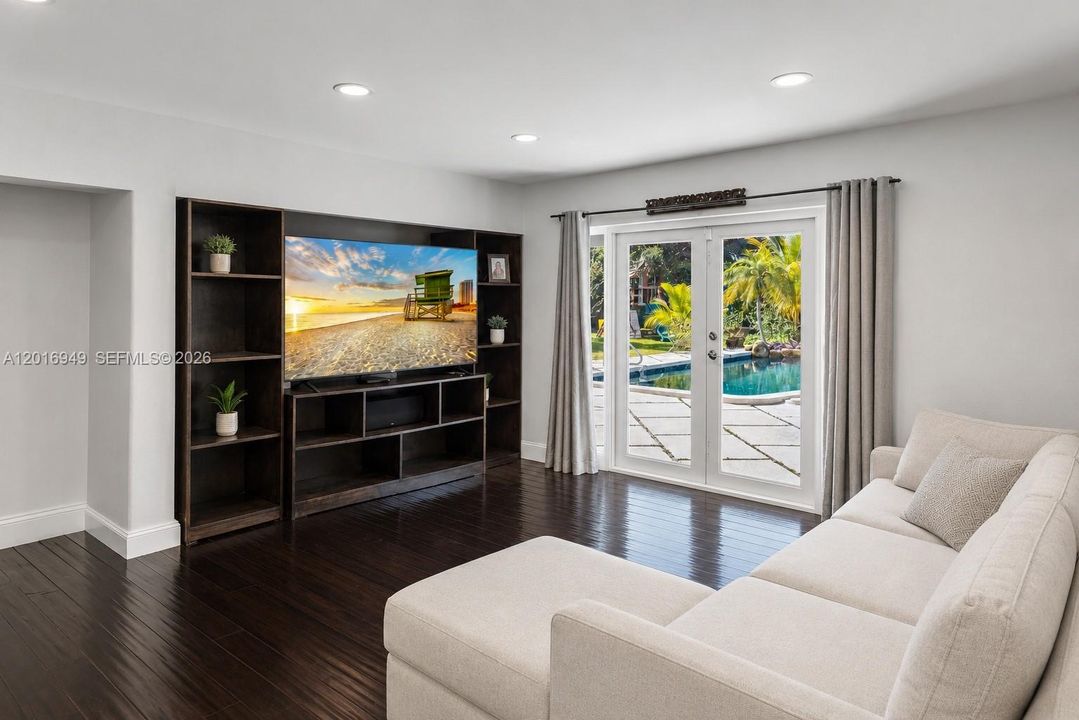 For Sale: $3,475,000 (6 beds, 6 baths, 4553 Square Feet)