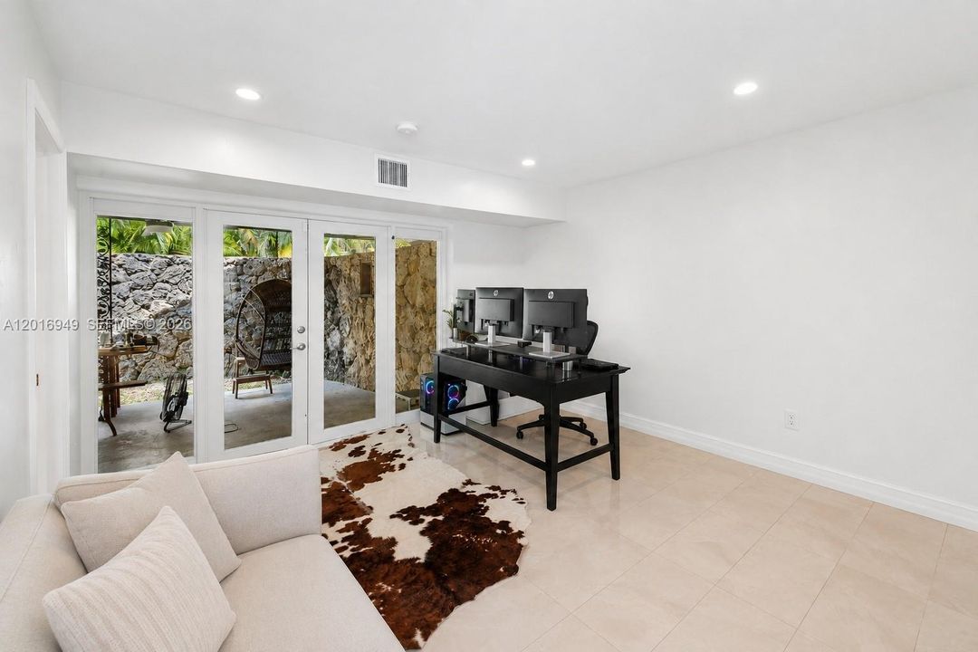For Sale: $3,475,000 (6 beds, 6 baths, 4553 Square Feet)