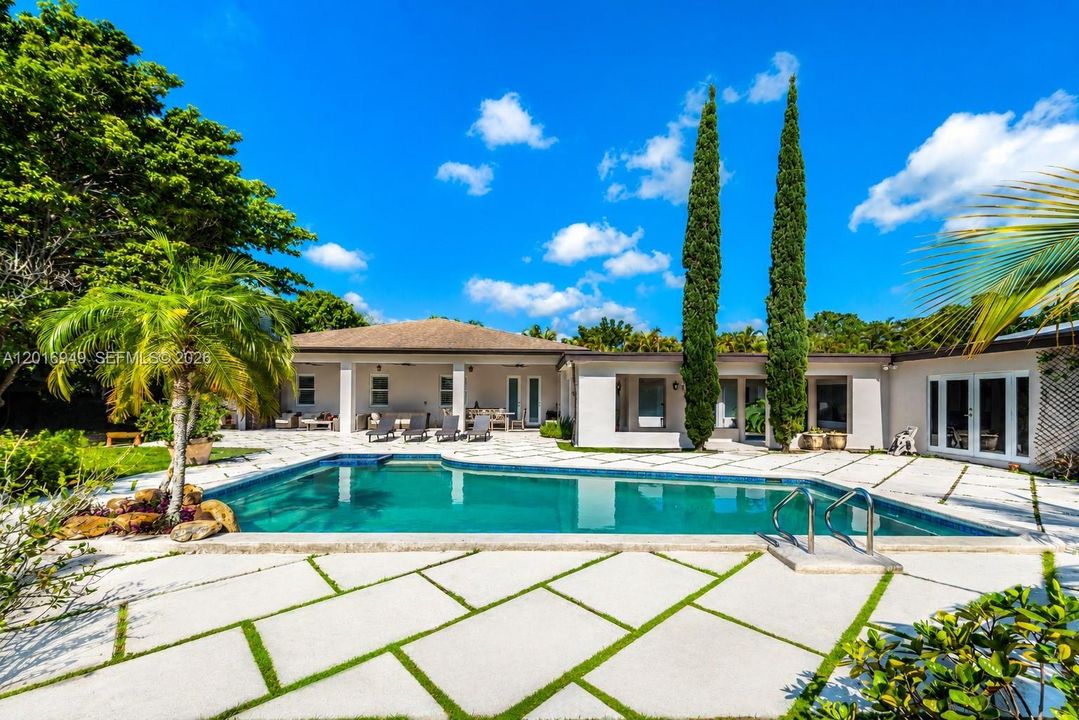 For Sale: $3,475,000 (6 beds, 6 baths, 4553 Square Feet)