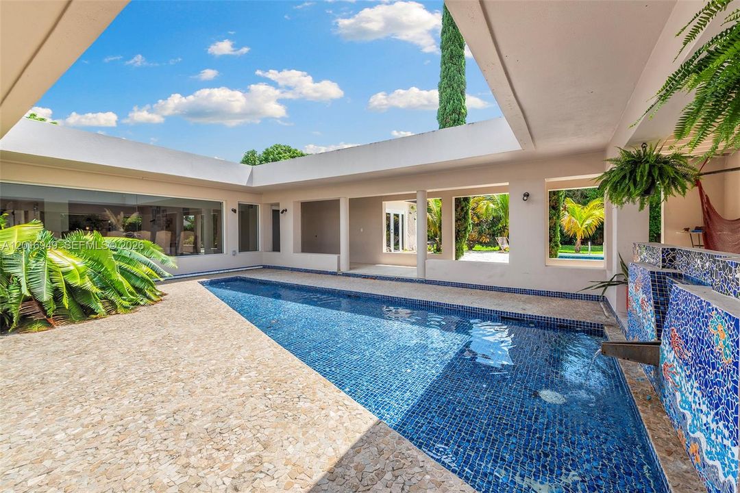 For Sale: $3,475,000 (6 beds, 6 baths, 4553 Square Feet)