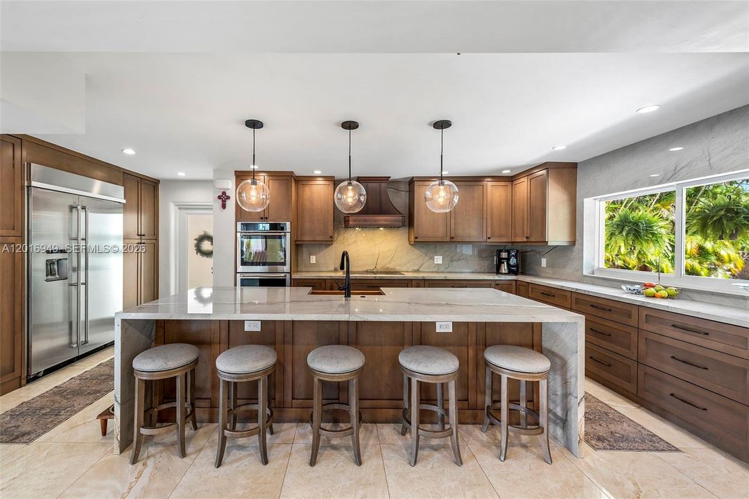 For Sale: $3,475,000 (6 beds, 6 baths, 4553 Square Feet)