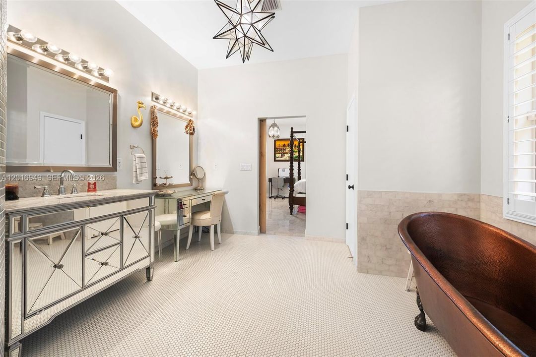 For Sale: $3,475,000 (6 beds, 6 baths, 4553 Square Feet)