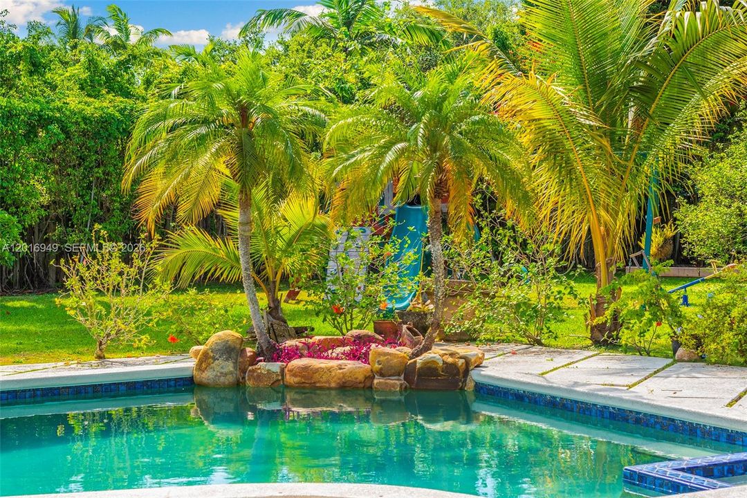 For Sale: $3,475,000 (6 beds, 6 baths, 4553 Square Feet)