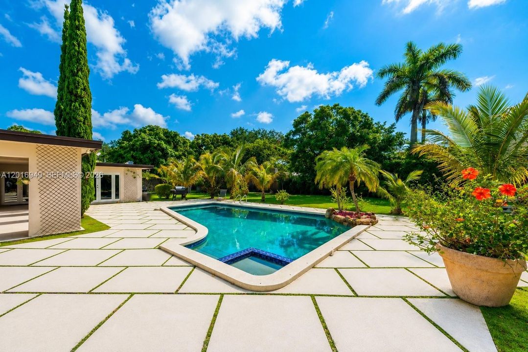 For Sale: $3,475,000 (6 beds, 6 baths, 4553 Square Feet)