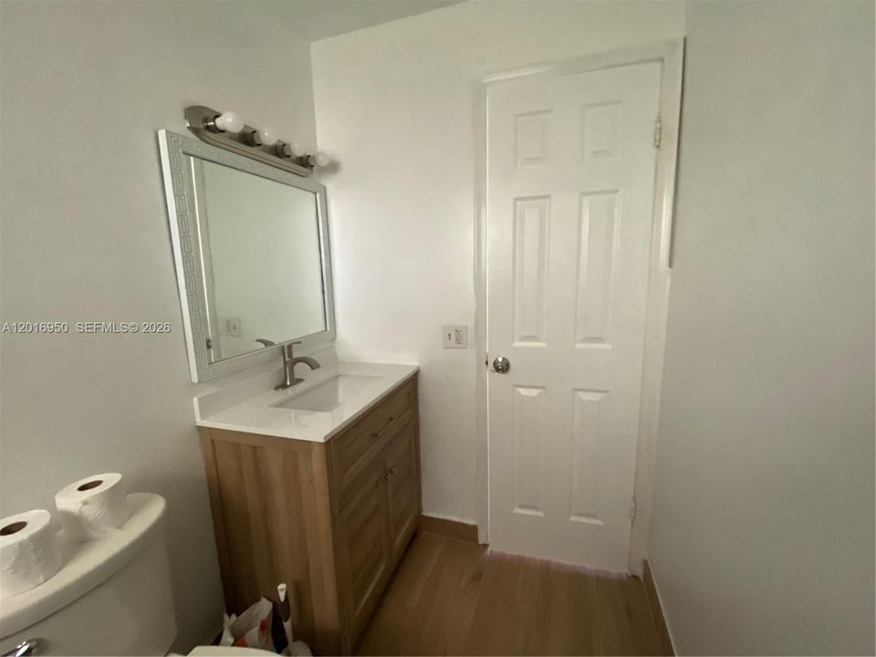 For Rent: $1,550 (1 beds, 1 baths, 4257 Square Feet)