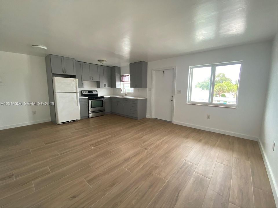 For Rent: $1,550 (1 beds, 1 baths, 4257 Square Feet)