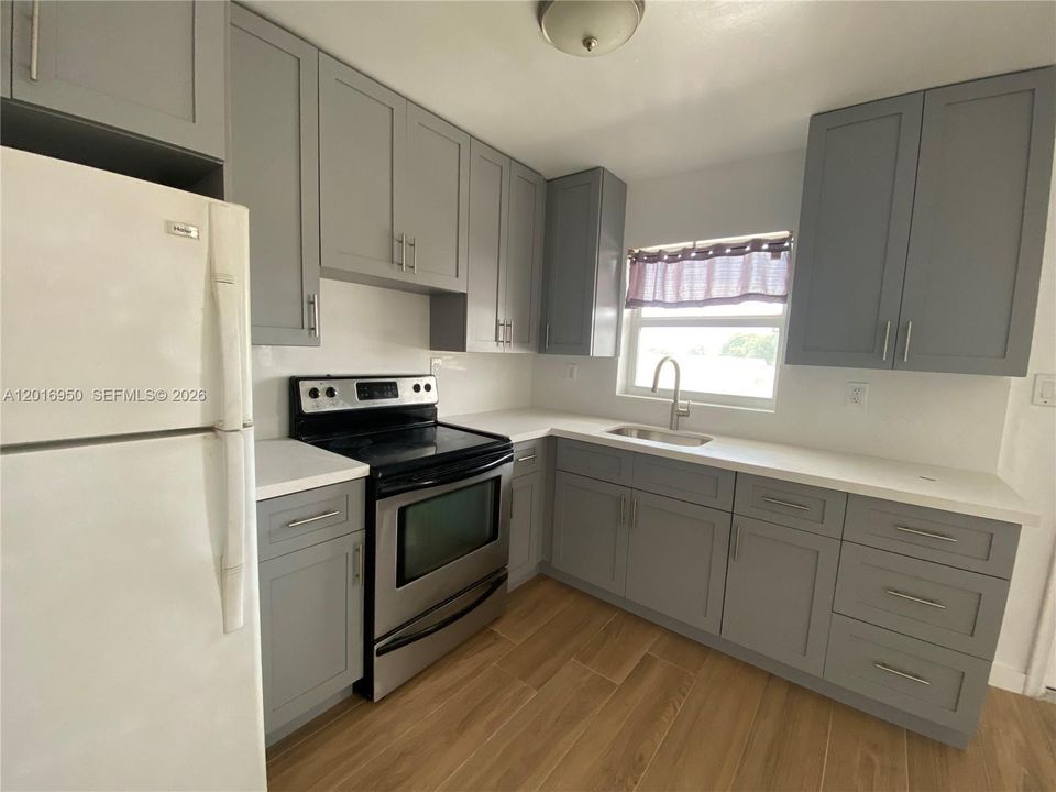 For Rent: $1,550 (1 beds, 1 baths, 4257 Square Feet)