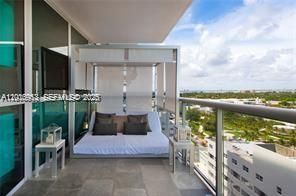 For Sale: $4,100,000 (2 beds, 2 baths, 1279 Square Feet)