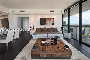For Sale: $4,100,000 (2 beds, 2 baths, 1279 Square Feet)