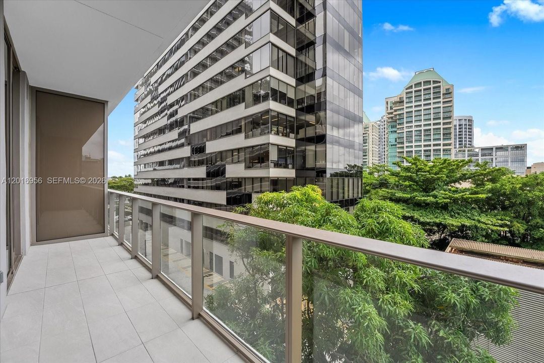 For Sale: $910,000 (1 beds, 1 baths, 565 Square Feet)