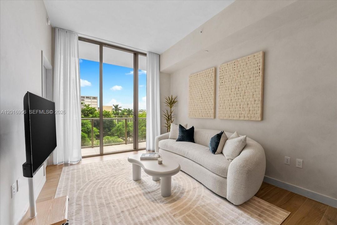 For Sale: $910,000 (1 beds, 1 baths, 565 Square Feet)
