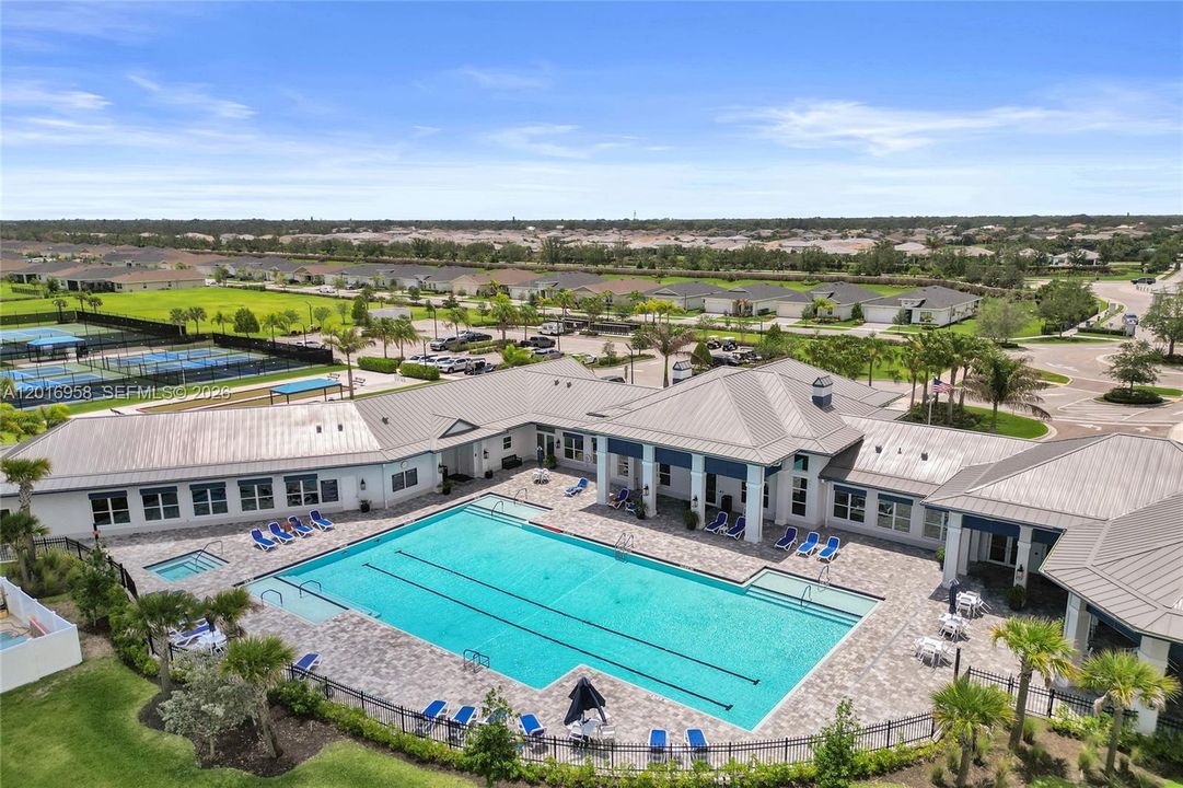 For Sale: $600,000 (3 beds, 3 baths, 2807 Square Feet)