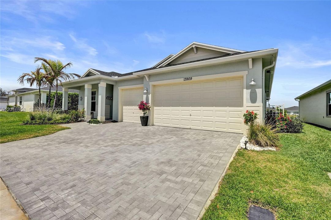 For Sale: $600,000 (3 beds, 3 baths, 2807 Square Feet)