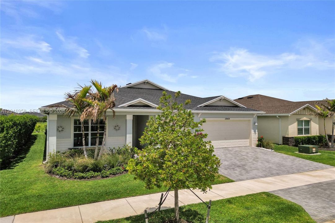 For Sale: $600,000 (3 beds, 3 baths, 2807 Square Feet)