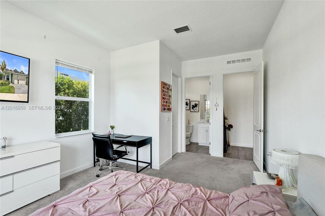 For Sale: $600,000 (3 beds, 3 baths, 2807 Square Feet)