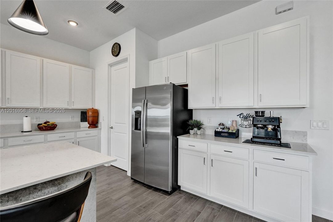 For Sale: $600,000 (3 beds, 3 baths, 2807 Square Feet)
