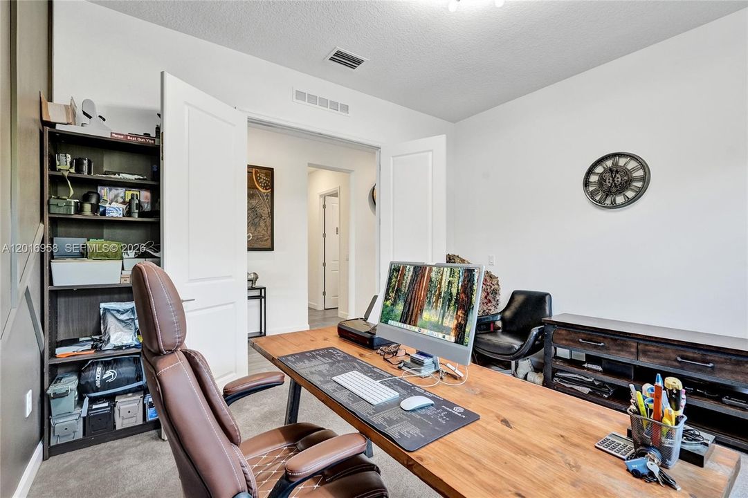 For Sale: $600,000 (3 beds, 3 baths, 2807 Square Feet)