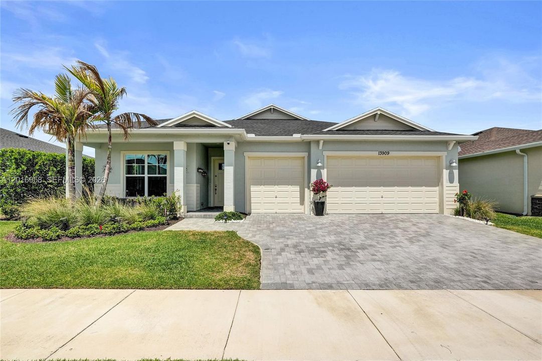 For Sale: $600,000 (3 beds, 3 baths, 2807 Square Feet)