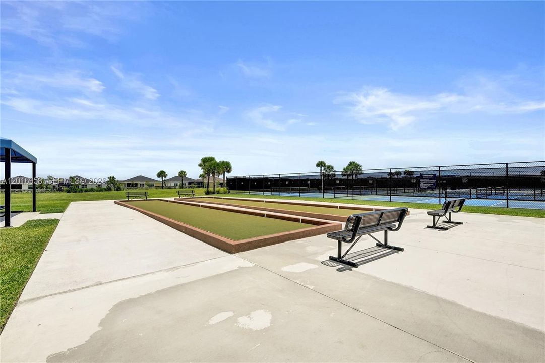 For Sale: $600,000 (3 beds, 3 baths, 2807 Square Feet)