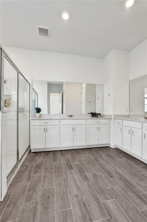 For Sale: $600,000 (3 beds, 3 baths, 2807 Square Feet)