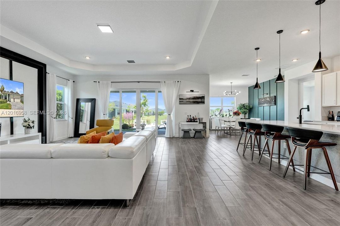For Sale: $600,000 (3 beds, 3 baths, 2807 Square Feet)