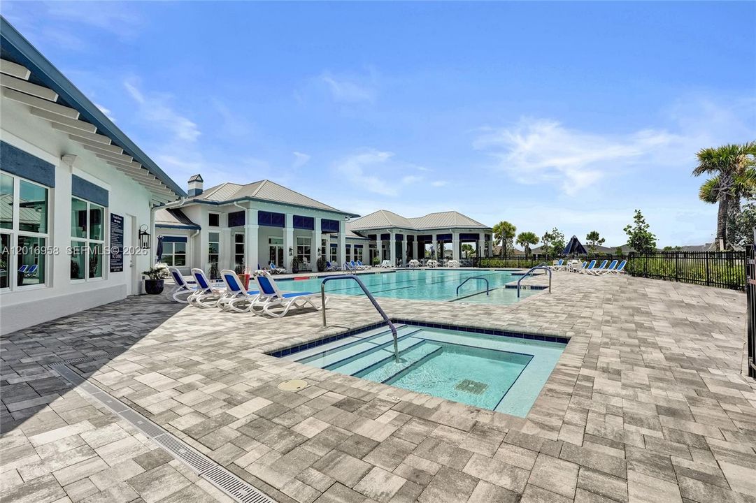 For Sale: $600,000 (3 beds, 3 baths, 2807 Square Feet)