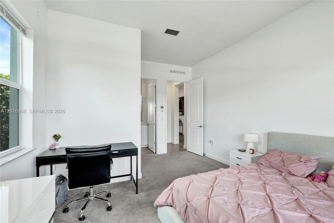 For Sale: $600,000 (3 beds, 3 baths, 2807 Square Feet)